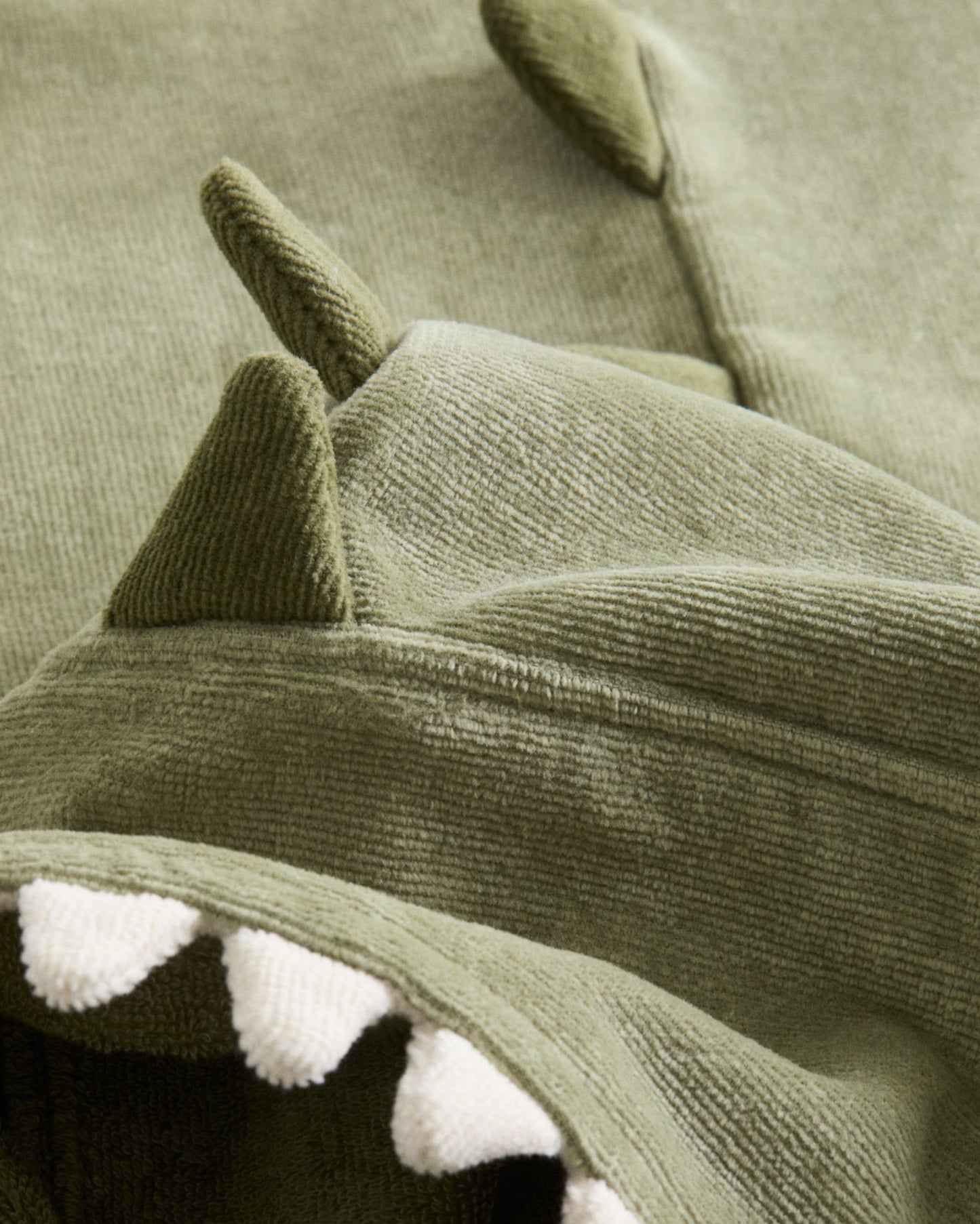 Dinosaur Cape - Detail 1