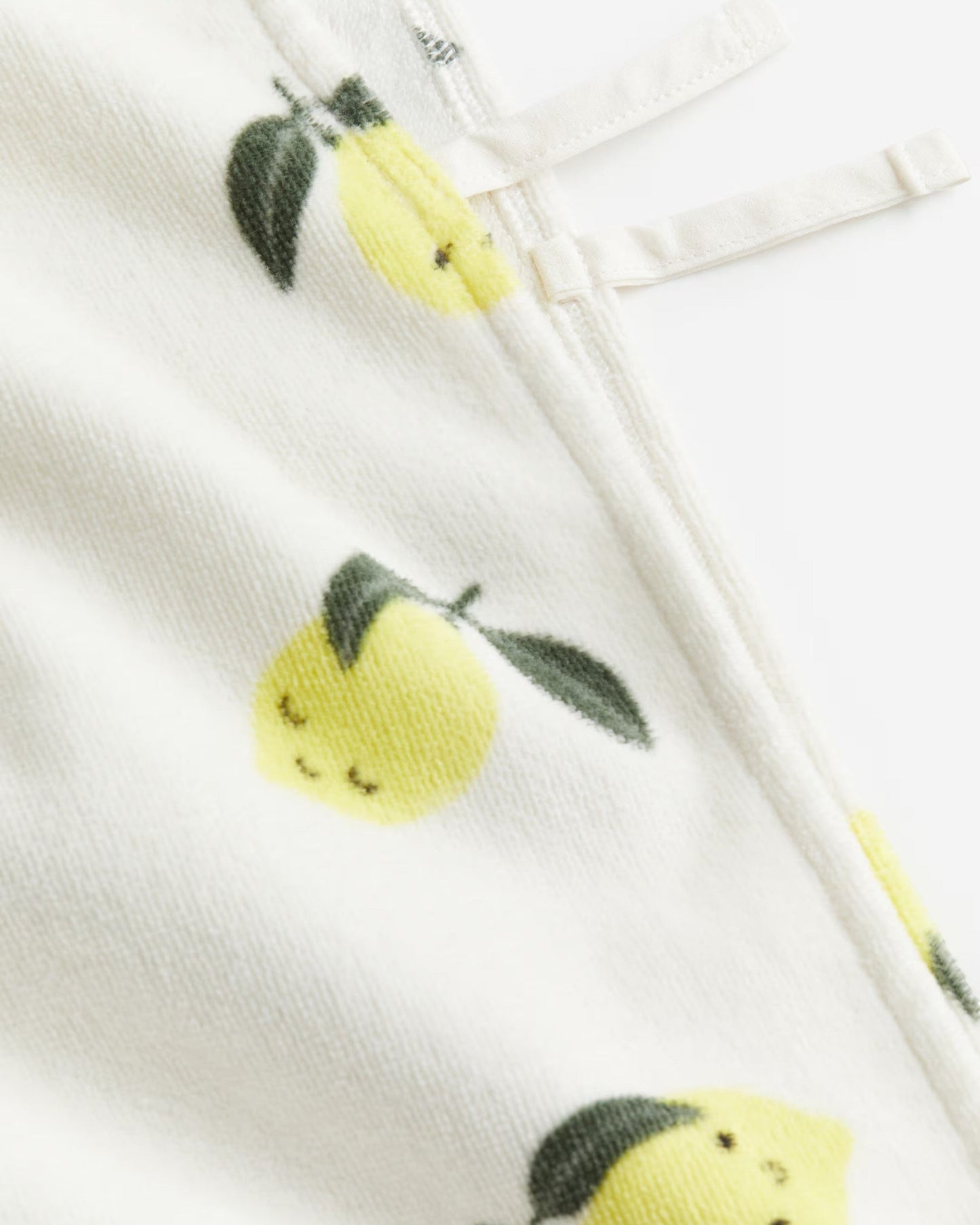 White Lemon Cape - Details