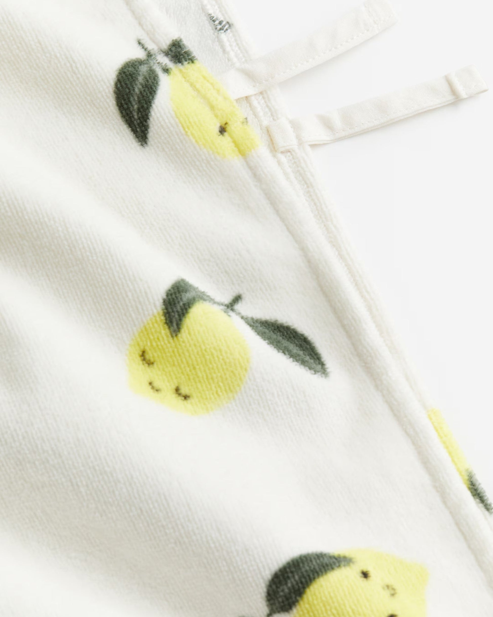 White Lemon Cape - Details